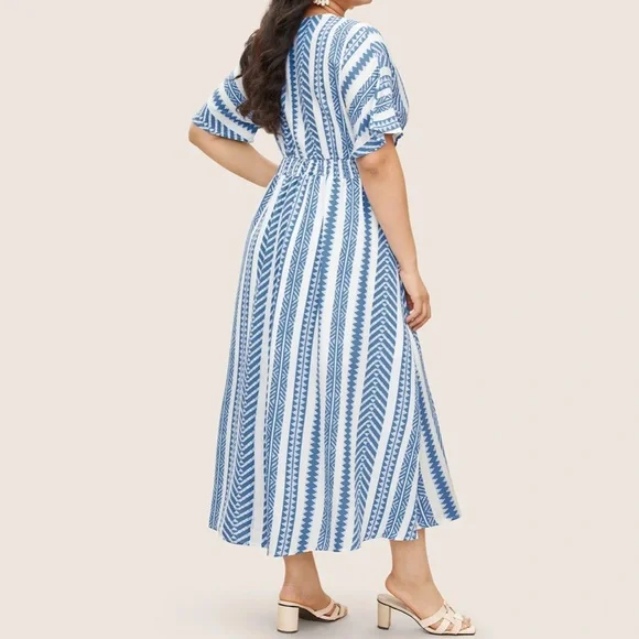 Size 18/20 – BloomChic Blue & White Geo Print Maxi Dress NWT - Picture 4 of 5